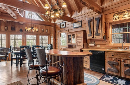 Oneida Cabine | Crickett Lane - 8 Stall Horse Barn