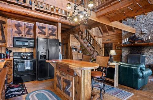 Oneida Cabine | Crickett Lane - 8 Stall Horse Barn