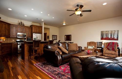 Durango Maison | Crimson Cliffs Unit 5