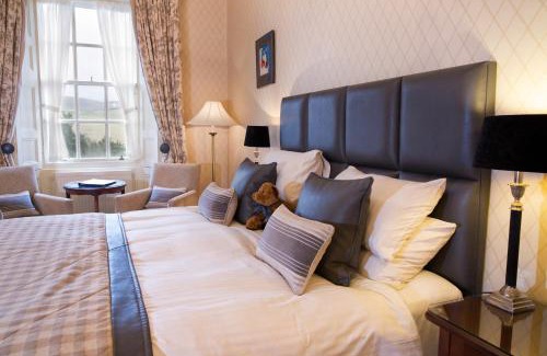 Peebles Maison | Cringletie House