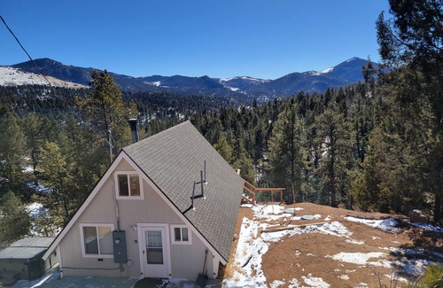 Cripple Creek Maison | Cripple Creek Cabin with Fantastic Views and Hot Tub