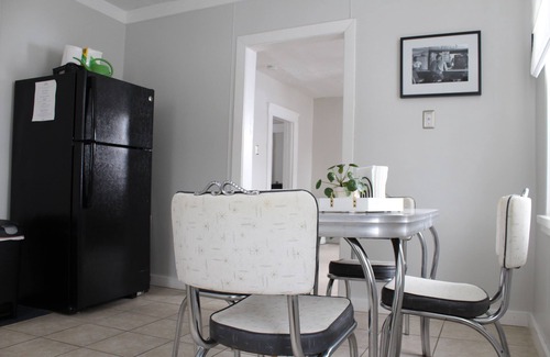 Cleveland Maison | Crisp 2 bedroom upstairs apartment in historic duplex