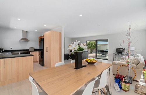 Lowburn Maison | Cromwell Charmer - Cromwell Holiday Home