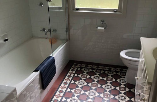 Falls Creek Autre | Crooby Cottage Farmhouse: close to Jervis Bay, private location, lush gardens