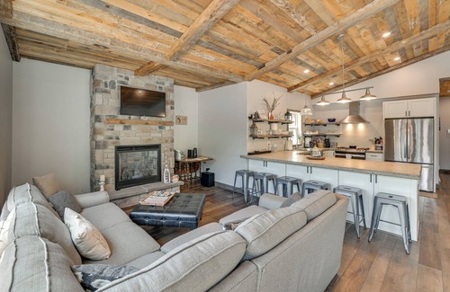 Averill Park Maison | Crooked Lake Escape Near Skiing, Farms & Festivals