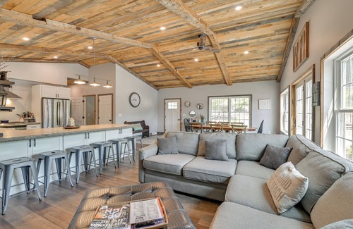 Averill Park Maison | Crooked Lake Escape Near Skiing, Farms & Festivals
