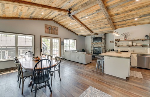 Averill Park Maison | Crooked Lake Escape Near Skiing, Farms & Festivals