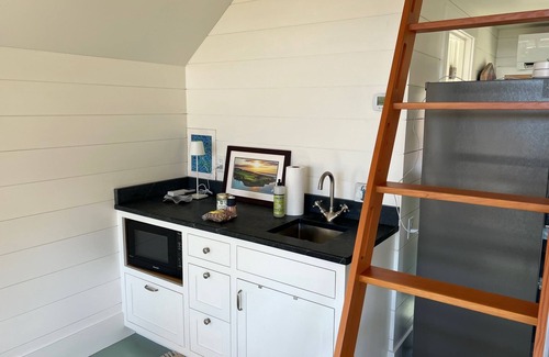 Westport Point Appartement | Crow's Nest: Cozy studio with loft, 1+ mile to Horseneck beach - paradise!