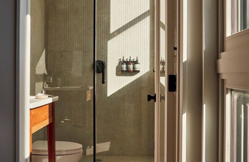 Olde Kensington Hôtel | Grand Two Bedroom King + Queen W/ Terrace