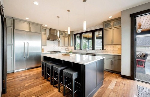 Lynden Maison | Crown Jewel