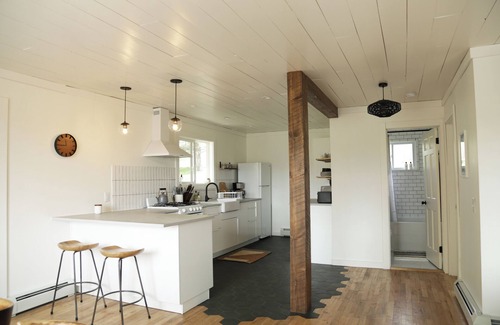 Fleischmanns Chalet De Ski | Crows Nest Mtn. Chalet - Hot Tub, Mtn Views, Dog Friendly