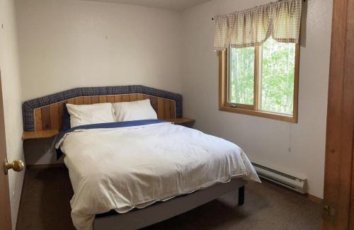 Crowsnest Pass Maison | Crowsnest River Chalet - Moose