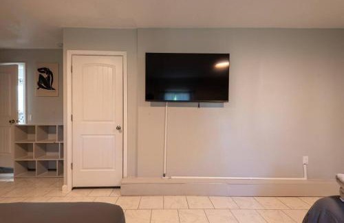 College Manor Maison | Cruise Haven with Pool, 15 Min to Port Canav & Beach