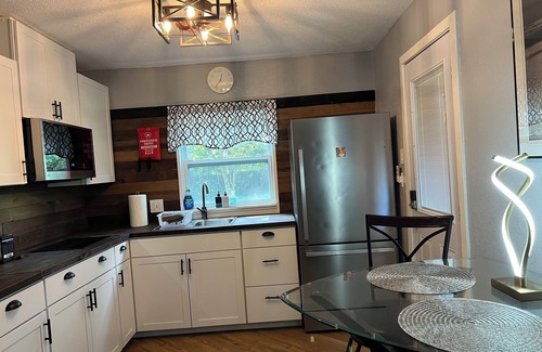 Cocoa Cottage | No Cleaning Fee ! 2-bedroom cottage AC and WiFi in Cocoa