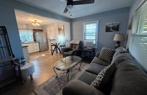Cocoa Cottage | No Cleaning Fee ! 2-bedroom cottage AC and WiFi in Cocoa