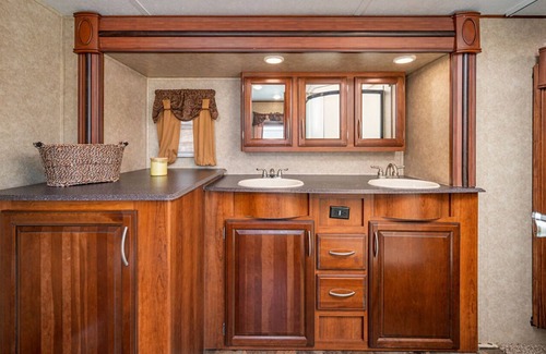 Lindale Maison | Crusader Fifth Wheel