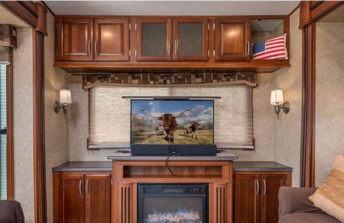 Lindale Maison | Crusader Fifth Wheel