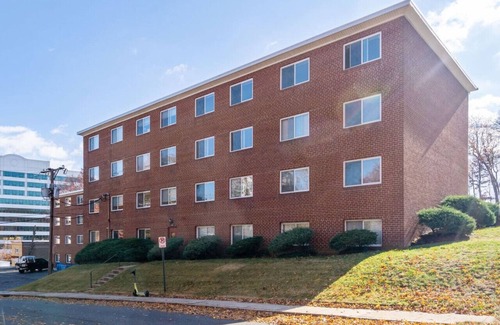 Aurora Highlands Appartement | Crystal City Boutique Flats / Free Parking 101