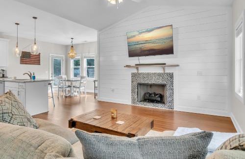Newport Maison | Crystal Coast Charmer
