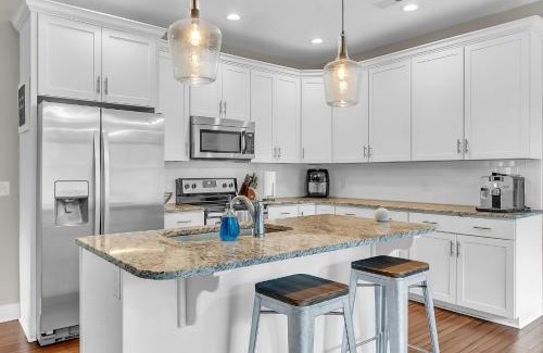 Newport Maison | Crystal Coast Charmer