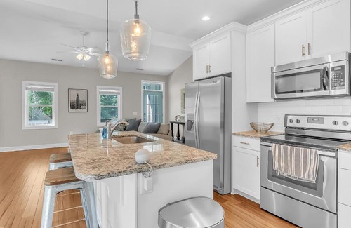 Newport Maison | Crystal Coast Charmer