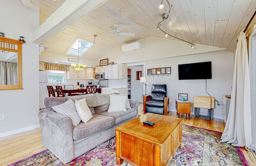 Gilmanton IW Maison | Crystal Lake Cottage | House in Gilmanton