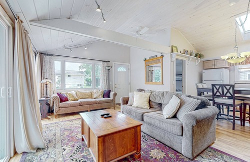Gilmanton IW Maison | Crystal Lake Cottage | House in Gilmanton