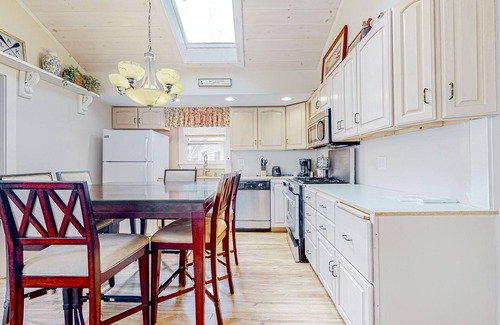 Gilmanton IW Maison | Crystal Lake Cottage | House in Gilmanton