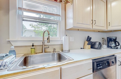 Gilmanton IW Maison | Crystal Lake Cottage | House in Gilmanton