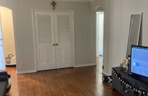 Pico-Union Appartement | CStudio in DTLA with private entrance, courtyards with roses an view of city