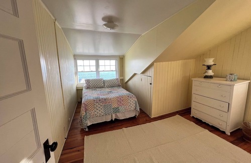 Pine Orchard Maison | CT Waterfront beach house! Family-sized with all the amenities.
