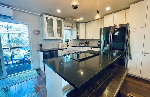 Arapahoe Ridge Maison | PET FRIENDLY! Modern & Cozy, minutes from Campus and Pearl st!