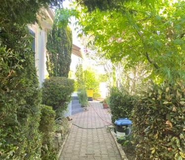 Cugnaux Maison | CUGNAUX Toulouse Metropole OUEST Chambre Privée de Luxe - SDB WC privée Terrasse Piscine Aqua Bike
