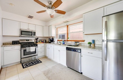 Westmont Appartement | Curated for Cozy Stays -2 Parking Spaces, Sleeps 4