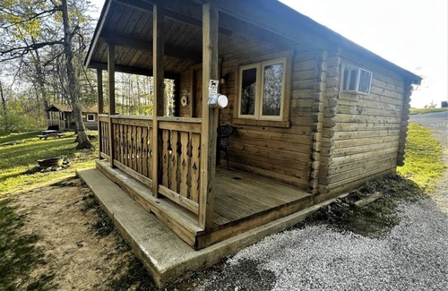Helmsburg Cabine | Cabine-lit 3, pas de salle de bain, accès au pavillon de douche