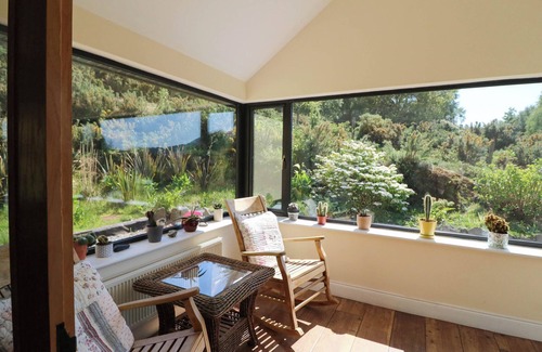 Lauragh Cottage | CURRAHA, pet friendly, with open fire in Lauragh, County Kerry