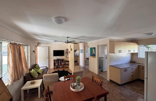 Currimundi Maison | Currimundi Bare Foot Beach House