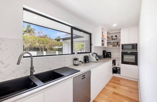 Currumbin Waters Maison | Currumbin Family-Friendly Oasis with Pool and Spa