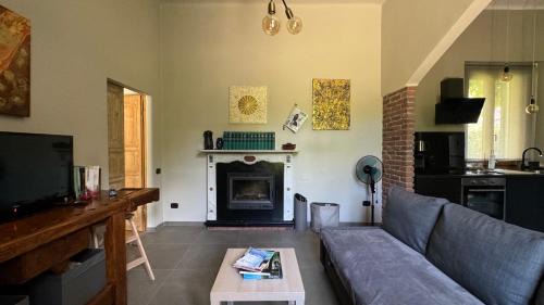 Malnate Appartement | Curt da Beta - Casa vacanze con giardino, in Corte del XVIII secolo