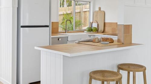 Yamba Maison | Cusacks Cottage - Coastal charm with artistic soul