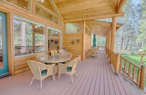 Pinetop Cabine | Custom Cabin BOOK NOW Don't Miss out!