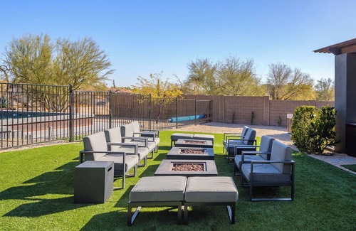 Desert View Village Maison | Custom Desert Modern 5 bedroom including Casita! Pickleball, Hot-Tub, Put-Put