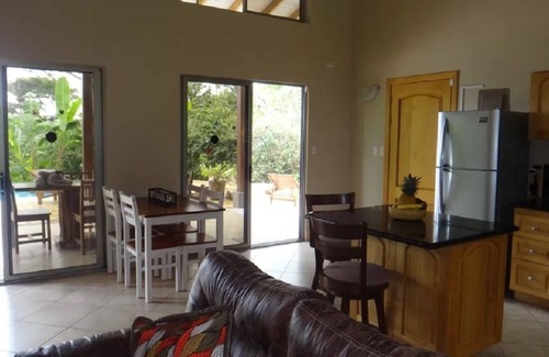 Montezuma Maison | Eco Home personnalisé, privé, piscine, vue sur la canopée. À partir de 149 $ par nuit