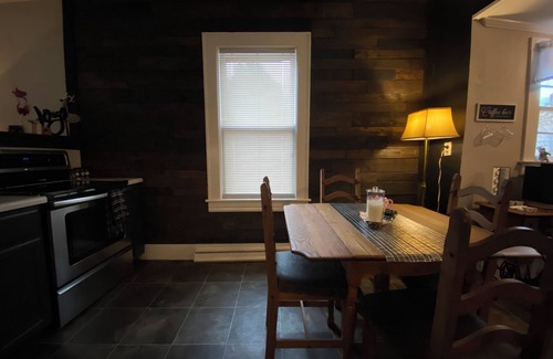 Roanoke Maison | Cute and Charming 2-bedroom home Self check-in close to DownTown