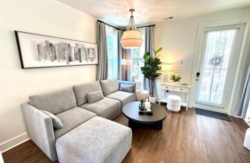 Ocean Springs Maison | Cute and Cozy Comfy Birds Junior Cottage - 1 mile to Dwntn Ocean Springs, near Beach with Golf Cart