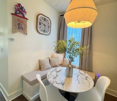 Ocean Springs Maison | Cute and Cozy Comfy Birds Junior Cottage - 1 mile to Dwntn Ocean Springs, near Beach with Golf Cart
