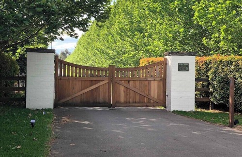 Richmond Lowlands Maison | Cute Apartment Accomodation on Prestige Polo Property on Outskirts of Village