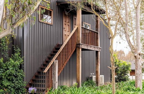 Richmond Lowlands Maison | Cute Apartment Accomodation on Prestige Polo Property on Outskirts of Village