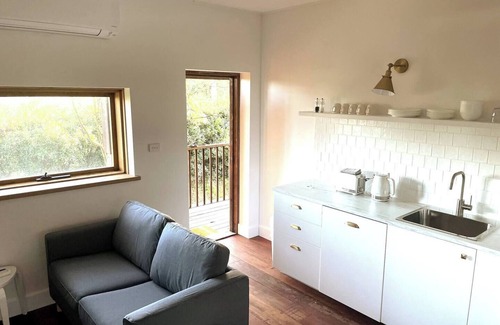 Richmond Lowlands Maison | Cute Apartment Accomodation on Prestige Polo Property on Outskirts of Village