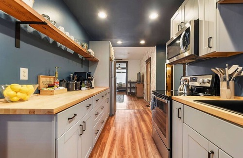 Millvale Appartement | Cute Apt Minutes from Downtown and Stadiums!!